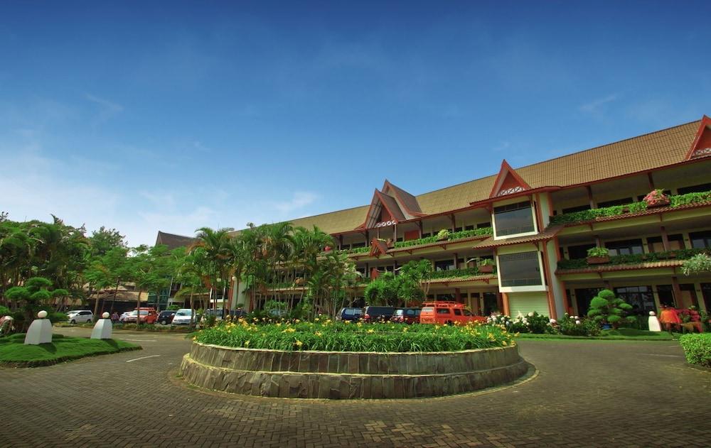 Kusuma Agrowisata Resort & Convention Malang Exterior photo